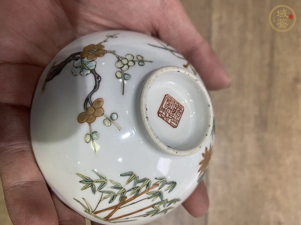 古玩陶瓷花卉紋蓋杯真品鑒賞圖