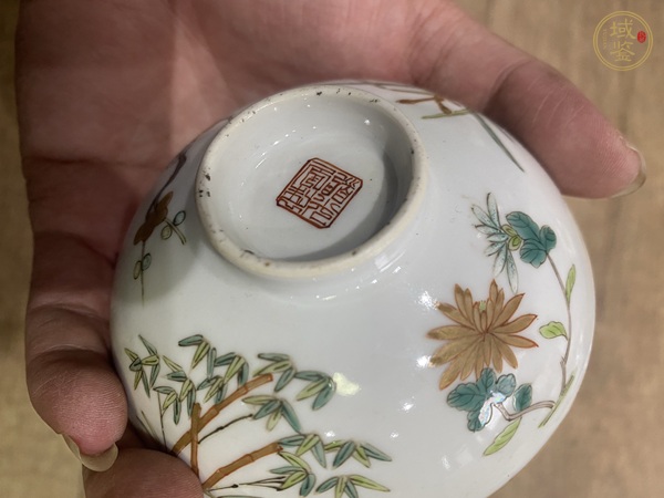 古玩陶瓷花卉紋蓋杯真品鑒賞圖