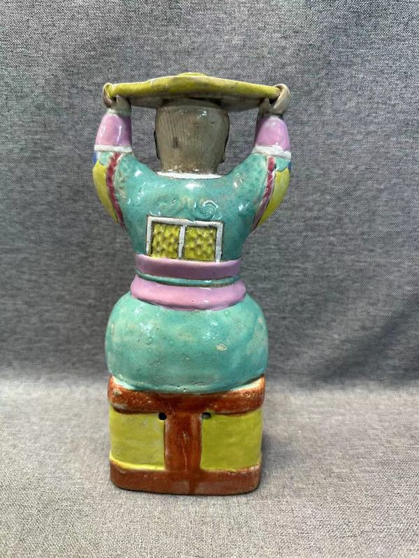 古玩陶瓷雍正粉彩胡人獻寶造型燭臺(一對)拍賣,當前價格18888元