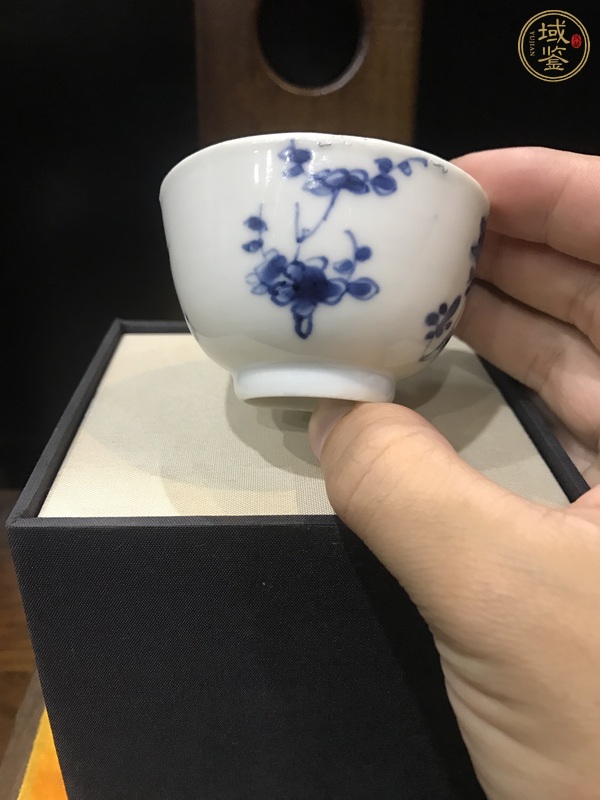 古玩陶瓷花卉紋青花杯真品鑒賞圖