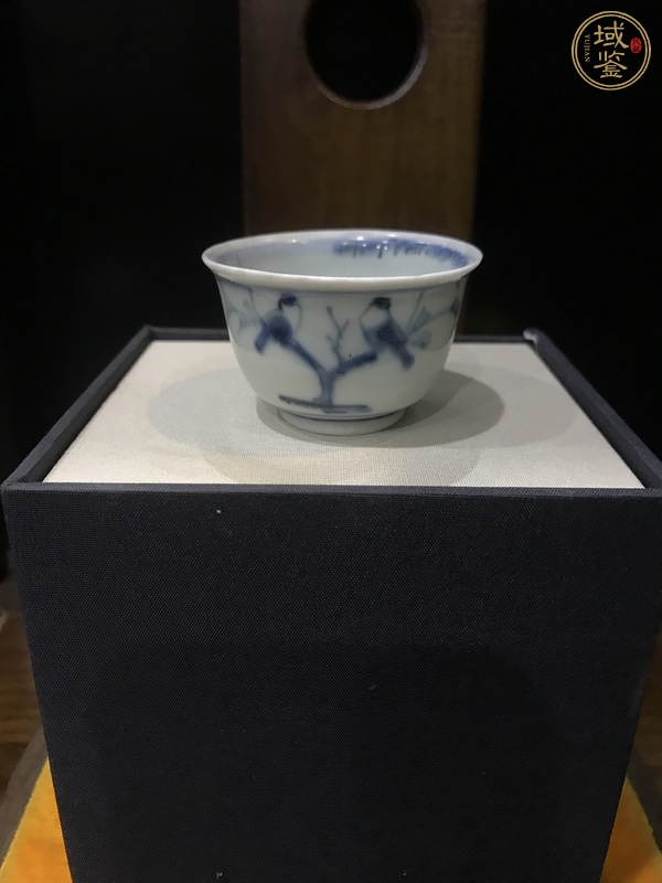 古玩陶瓷福字款花鳥紋青花杯真品鑒賞圖