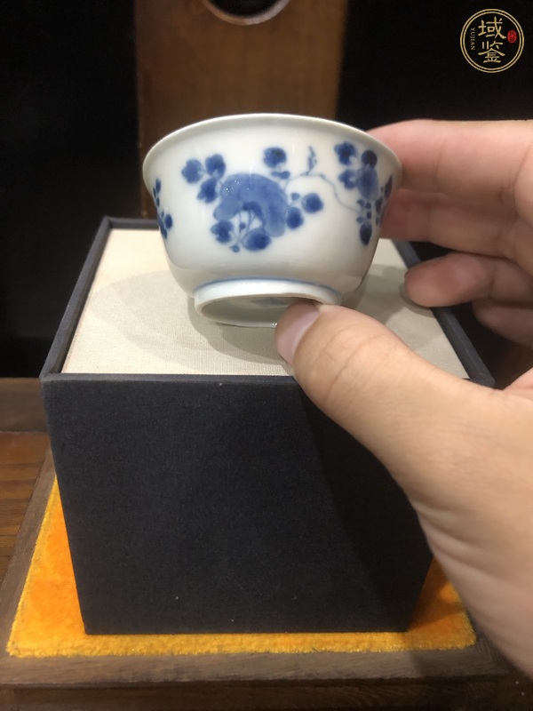 古玩陶瓷花卉紋青花杯真品鑒賞圖