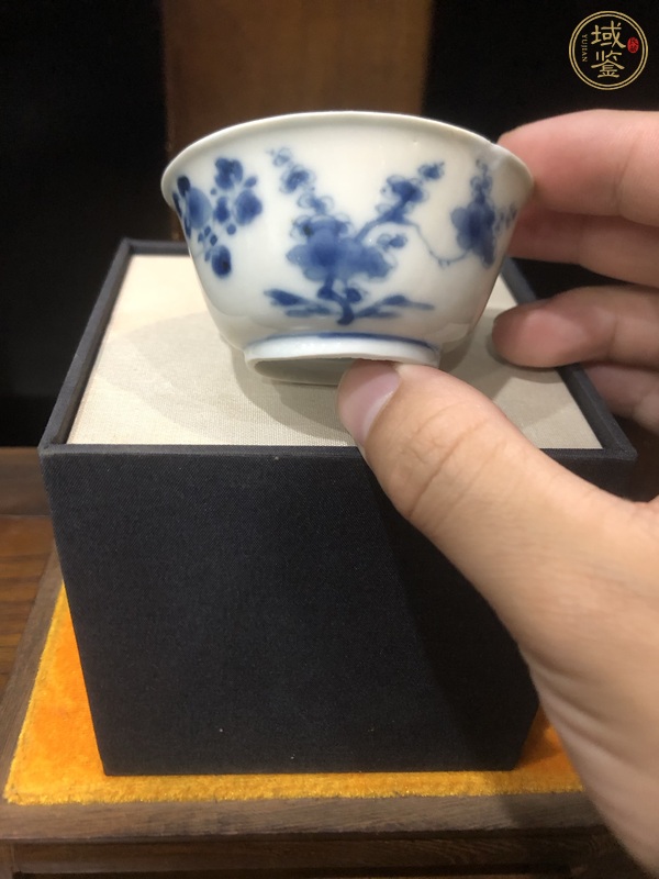 古玩陶瓷花卉紋青花杯真品鑒賞圖