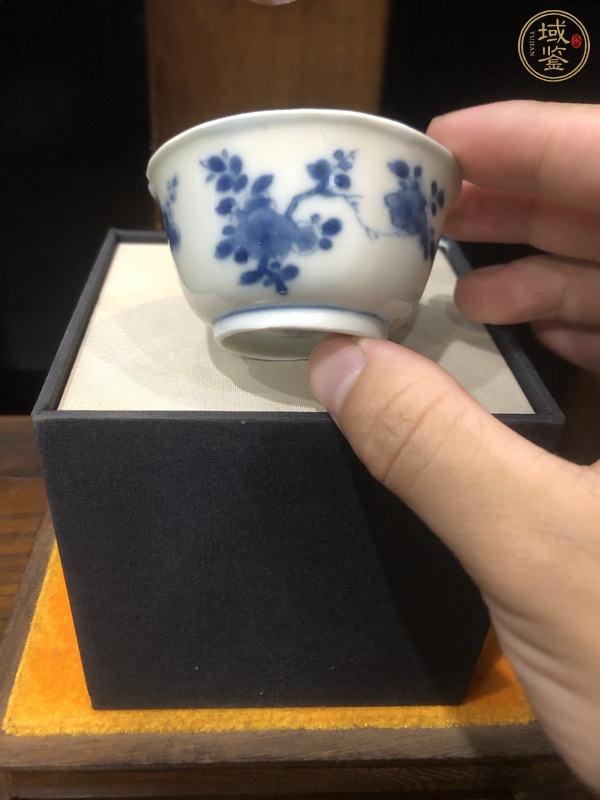 古玩陶瓷花卉紋青花杯真品鑒賞圖