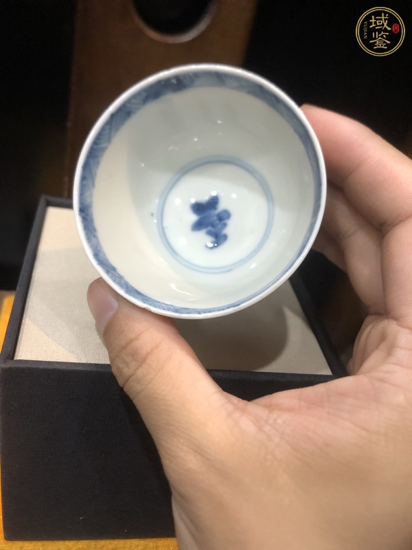 古玩陶瓷折枝花卉紋青花杯真品鑒賞圖