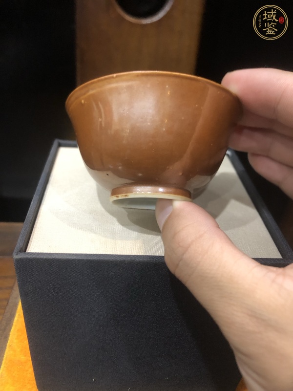 古玩陶瓷外紫金釉內(nèi)青花杯真品鑒賞圖