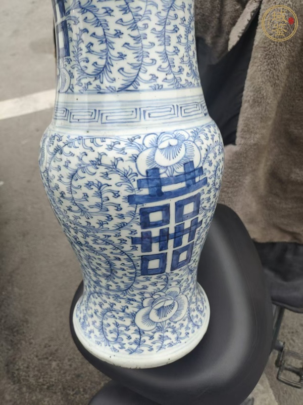 古玩陶瓷青花纏枝喜字紋花觚真品鑒賞圖