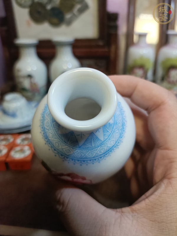 古玩陶瓷花鳥紋瓶真品鑒賞圖