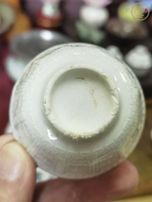 古玩陶瓷德化窯印花杯真品鑒賞圖