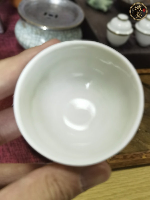 古玩陶瓷德化窯印花杯真品鑒賞圖