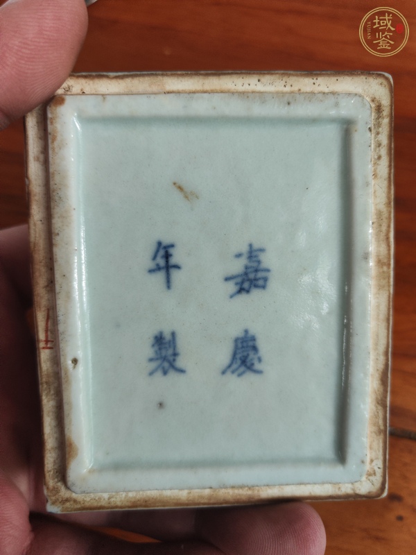 古玩陶瓷青花素三彩蓋盒真品鑒賞圖