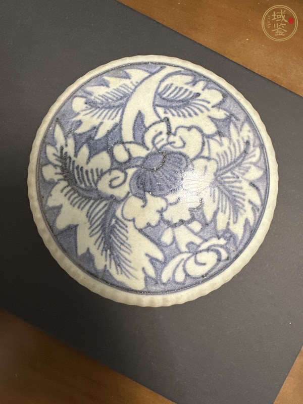 古玩陶瓷青花留白花卉紋印盒真品鑒賞圖