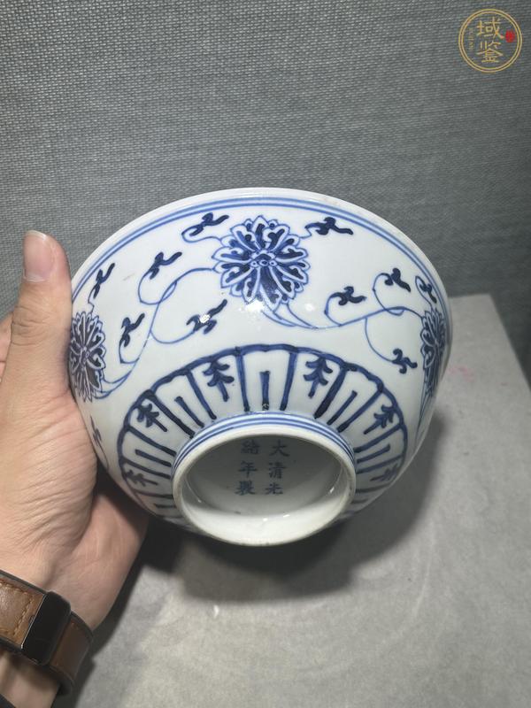 古玩陶瓷青花纏枝花卉紋碗真品鑒賞圖