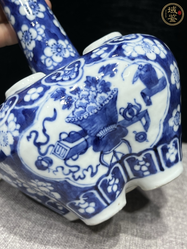 古玩陶瓷博古圖青花五孔花插真品鑒賞圖