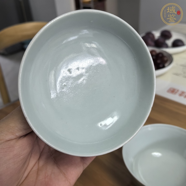 古玩陶瓷豆青釉蓋碗真品鑒賞圖