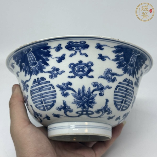 古玩陶瓷青花花間壽八寶紋碗真品鑒賞圖