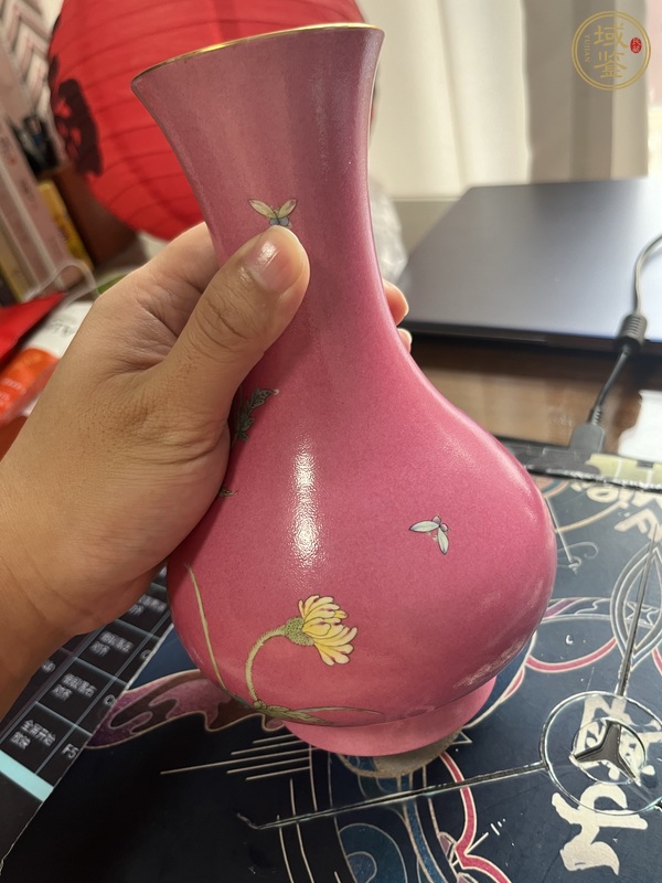 古玩陶瓷花卉紋瓶真品鑒賞圖