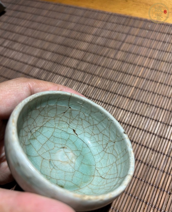 古玩陶瓷龍泉窯青瓷臥足杯真品鑒賞圖