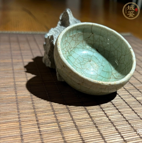 古玩陶瓷龍泉窯青瓷臥足杯真品鑒賞圖