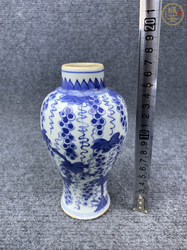 古玩陶瓷青花葡萄花卉紋雞腿瓶真品鑒賞圖