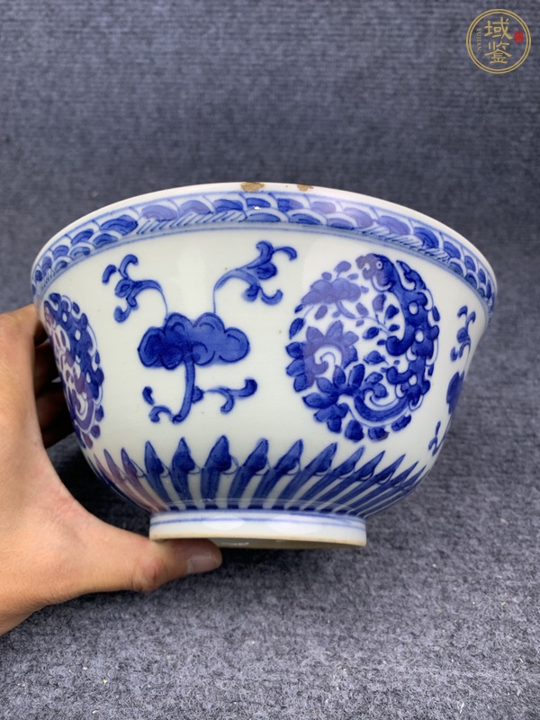 古玩陶瓷青花團(tuán)龍花卉紋大碗真品鑒賞圖