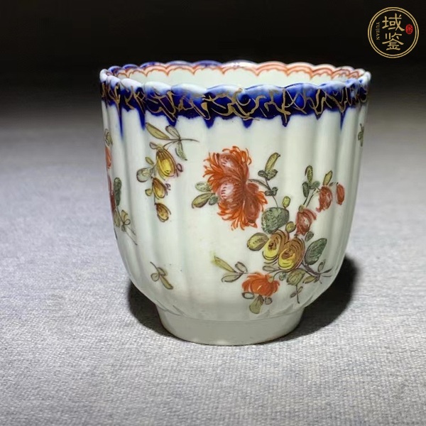 古玩陶瓷花卉紋執(zhí)杯真品鑒賞圖