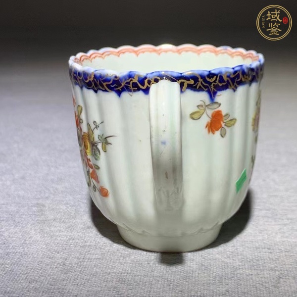 古玩陶瓷花卉紋執(zhí)杯真品鑒賞圖