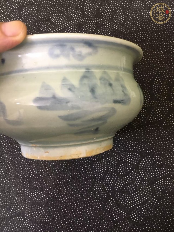 古玩陶瓷山水紋青花圈足香爐真品鑒賞圖