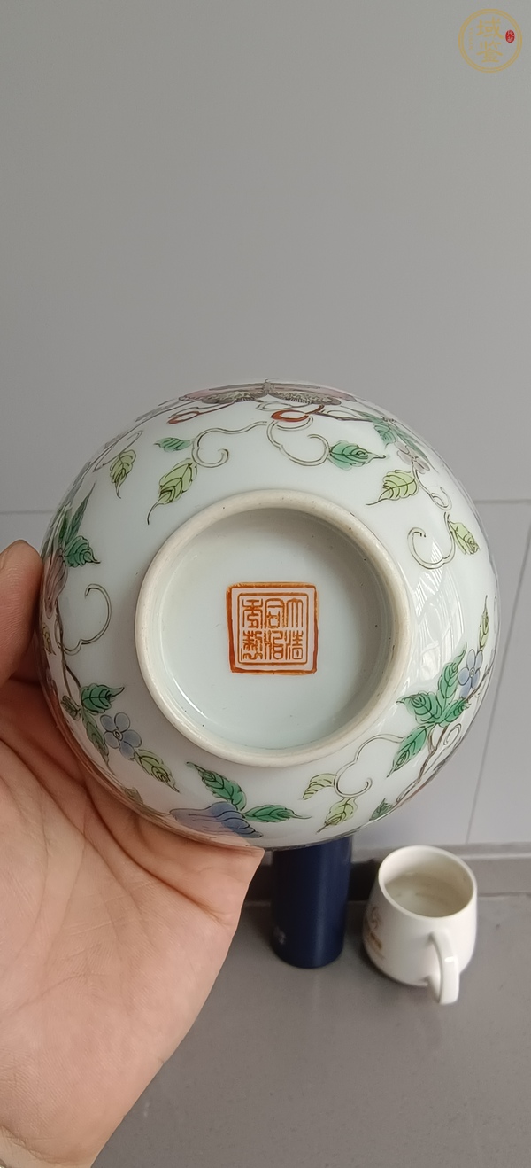 古玩陶瓷瓜蝶連綿粉彩蓋碗真品鑒賞圖