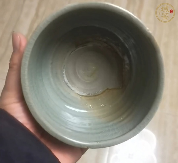 古玩陶瓷龍泉青瓷刻水波紋香爐真品鑒賞圖