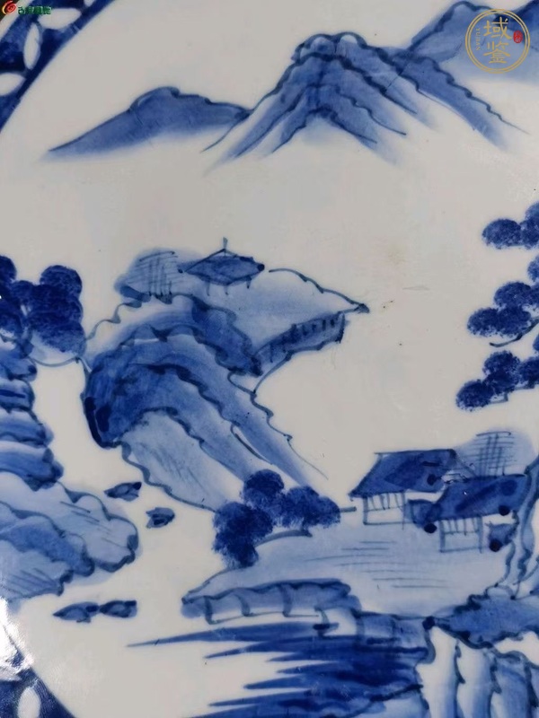 古玩陶瓷山水紋青花盤真品鑒賞圖