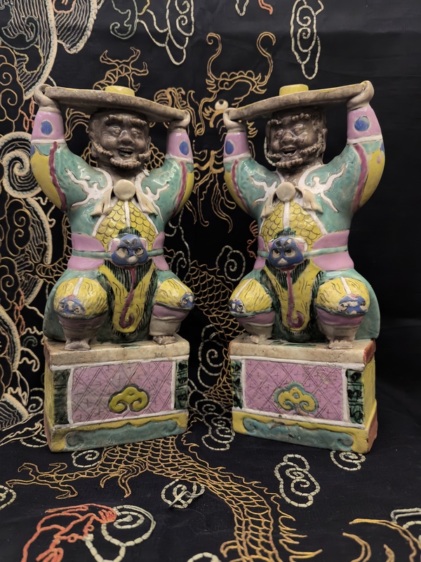 古玩陶瓷雍正粉彩胡人獻寶造型燭臺(一對)拍賣,當前價格18888元