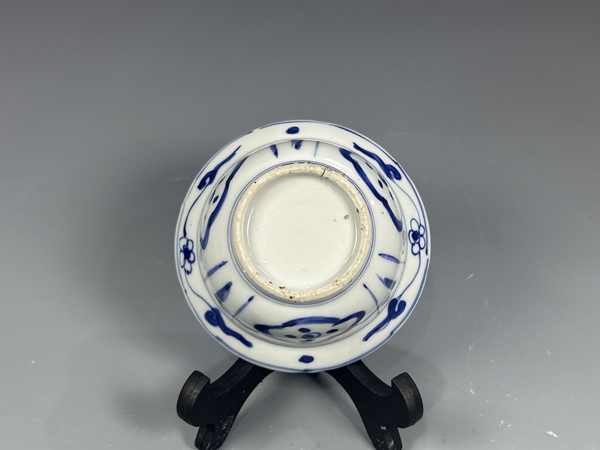 古玩陶瓷明晚期·青花克拉克花鳥紋折沿杯拍賣,當前價格2500元