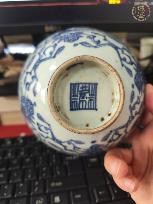 古玩陶瓷花卉紋青花碗真品鑒賞圖