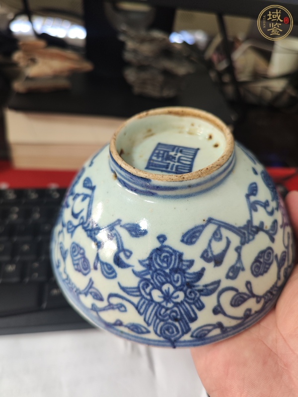 古玩陶瓷花卉紋青花碗真品鑒賞圖