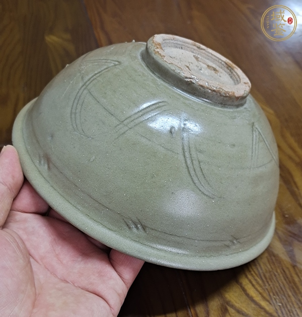 古玩陶瓷龍泉青瓷刻花碗真品鑒賞圖