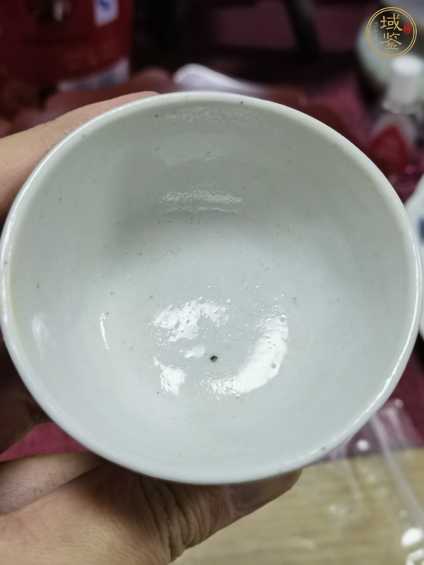 古玩陶瓷白釉印花杯真品鑒賞圖