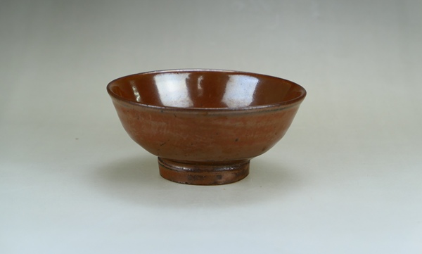 古玩陶瓷明代.耀州窯紫金釉茶碗（1368年-1644年）拍賣(mài)，當(dāng)前價(jià)格380元