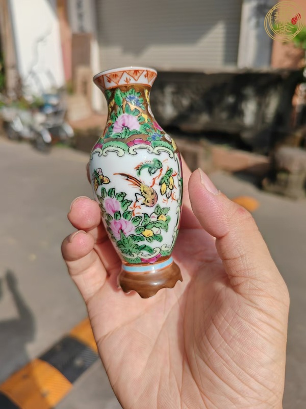 古玩陶瓷廣彩花鳥紋連坐瓶真品鑒賞圖