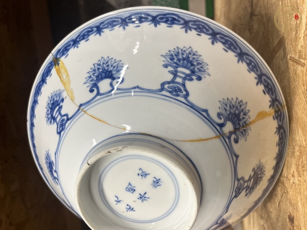 古玩陶瓷青花纏枝花卉紋斗笠碗真品鑒賞圖