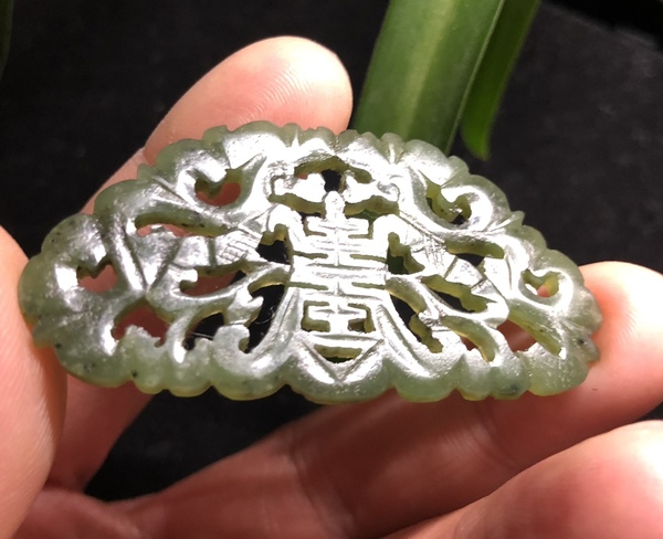 古玩玉器清代和田玉雕“雙龍捧壽”佩拍賣，當(dāng)前價(jià)格3500元