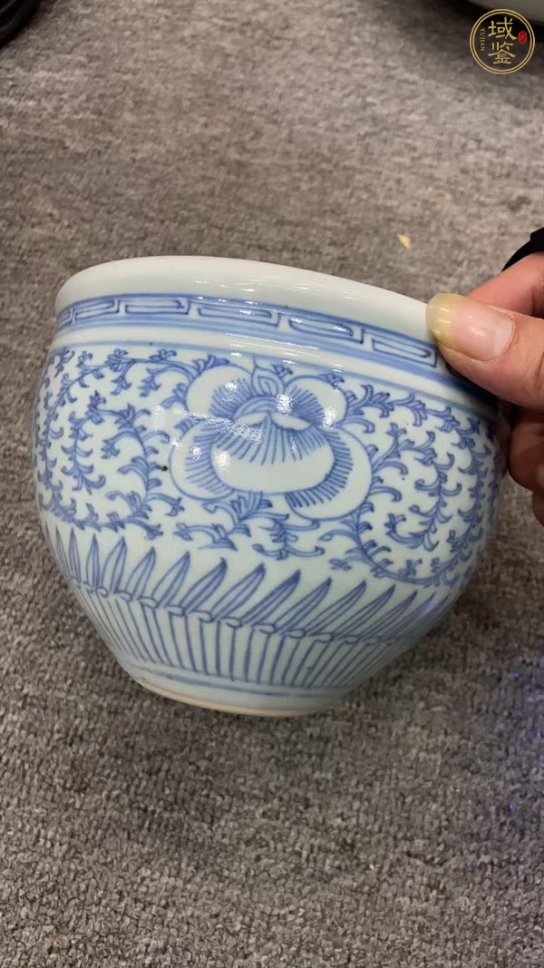 古玩陶瓷青花淡描花卉紋案缸真品鑒賞圖