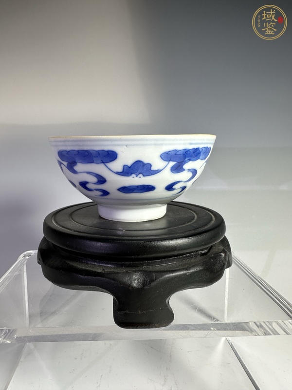 古玩陶瓷青花外繪云蝠內(nèi)繪太極圖茶碗真品鑒賞圖