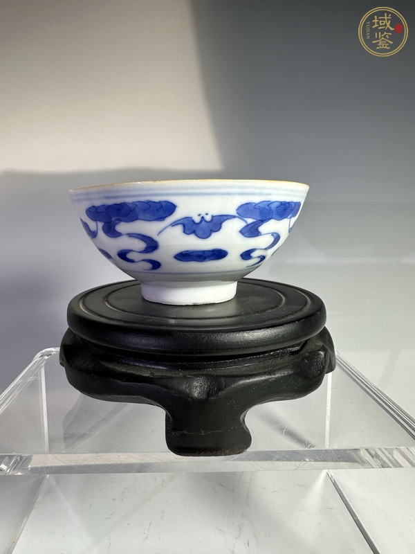 古玩陶瓷青花外繪云蝠內(nèi)繪太極圖茶碗真品鑒賞圖