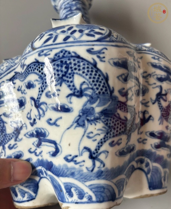 古玩陶瓷龍紋青花五孔花插真品鑒賞圖