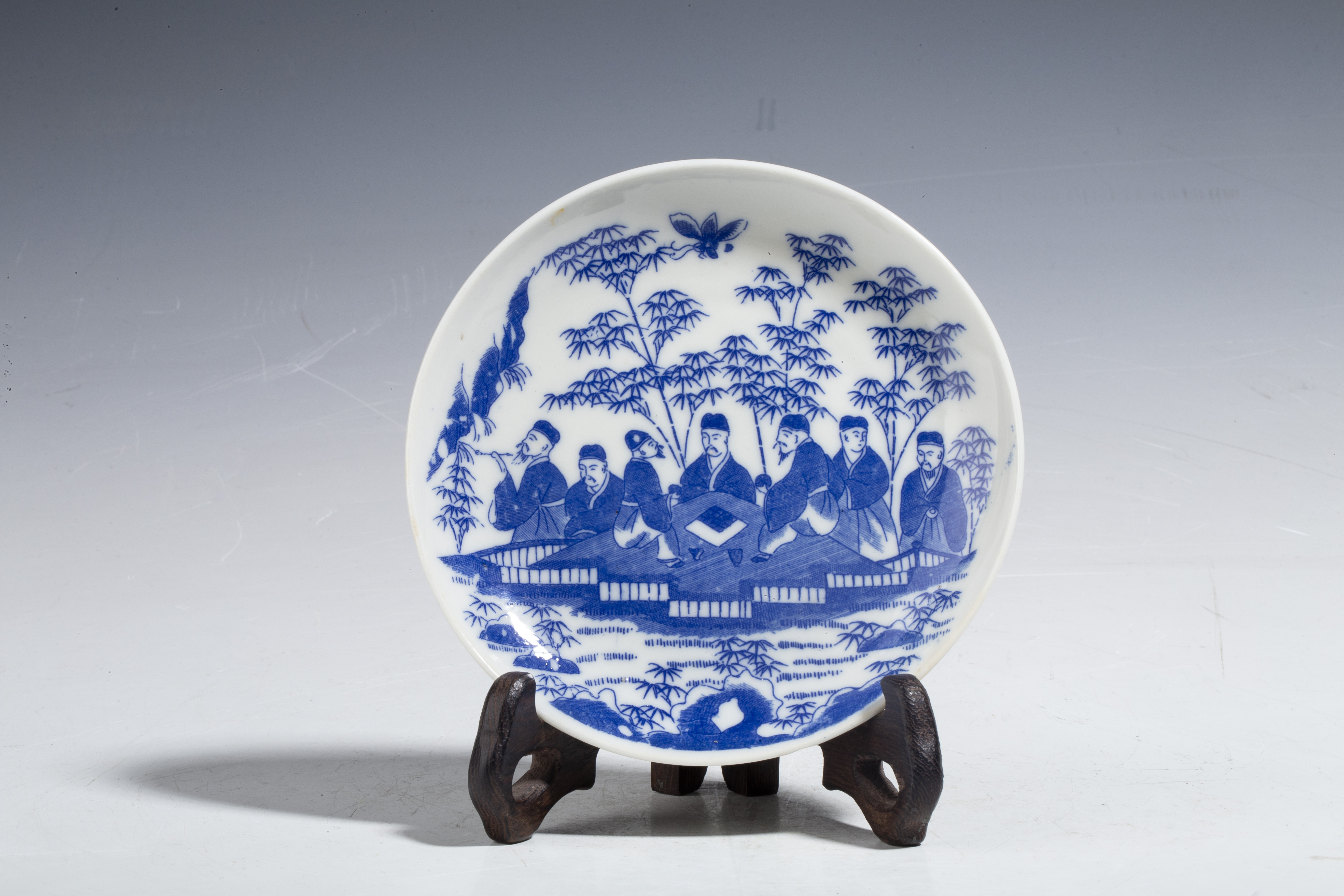 An extremely rare and superb blue and white 'dragon' dish