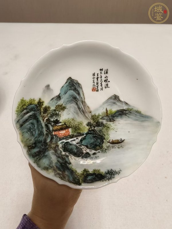 古玩陶瓷粉彩青綠山水紋花口高足貢盤真品鑒賞圖