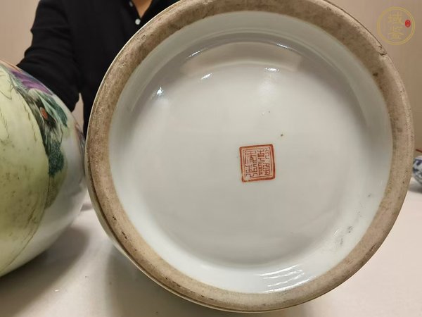 古玩陶瓷粉彩仕女人物花藍(lán)瓶一對(duì)真品鑒賞圖