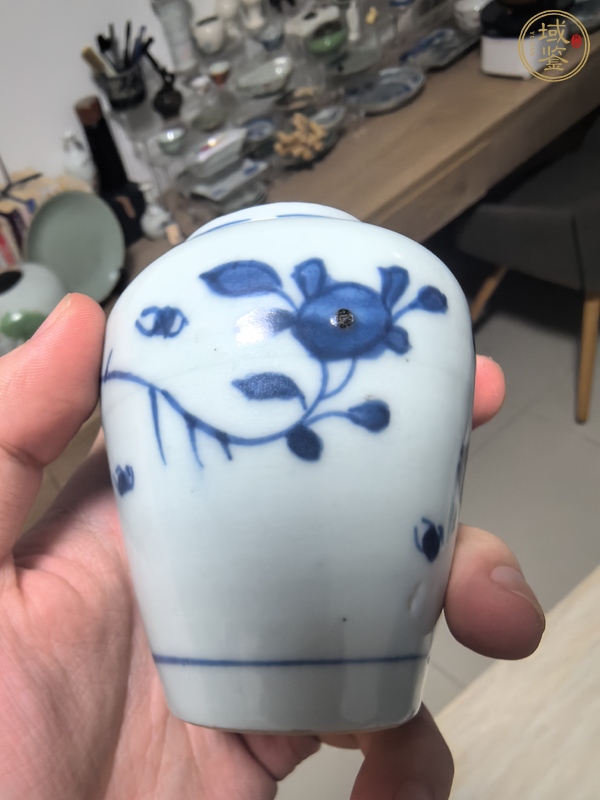 古玩陶瓷花果紋青花罐真品鑒賞圖