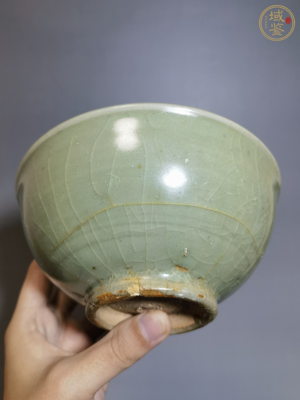 古玩陶瓷龍泉青瓷刻花碗真品鑒賞圖